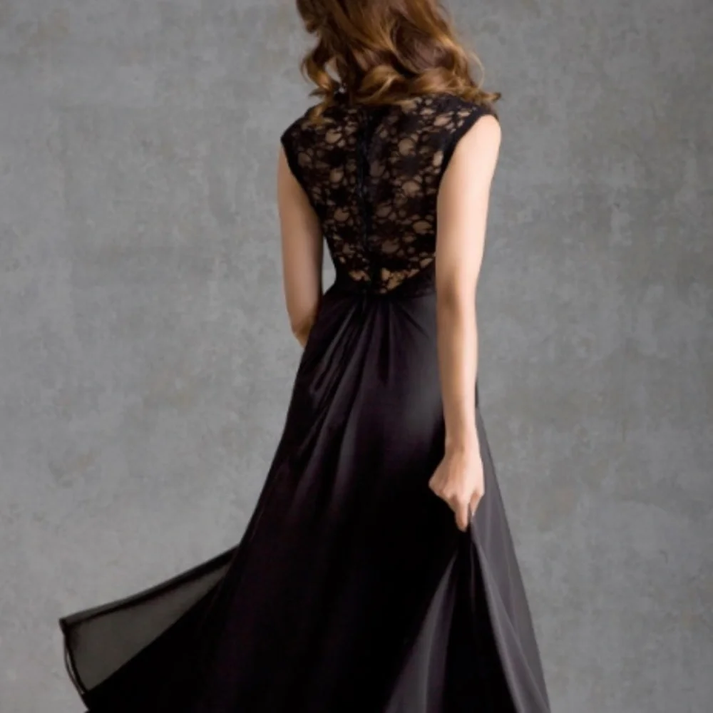 Mori Lee Blush 693 bridesmaid long dress with buttons, lace and cap sleeve XS - Picture 6 of 7